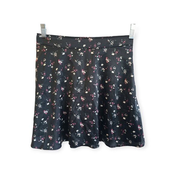 Hollister Ultra High Rise Skirt Women’s M Black Floral Elastic Waist - Picture 1 of 6